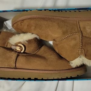 Kids Uggs size 5